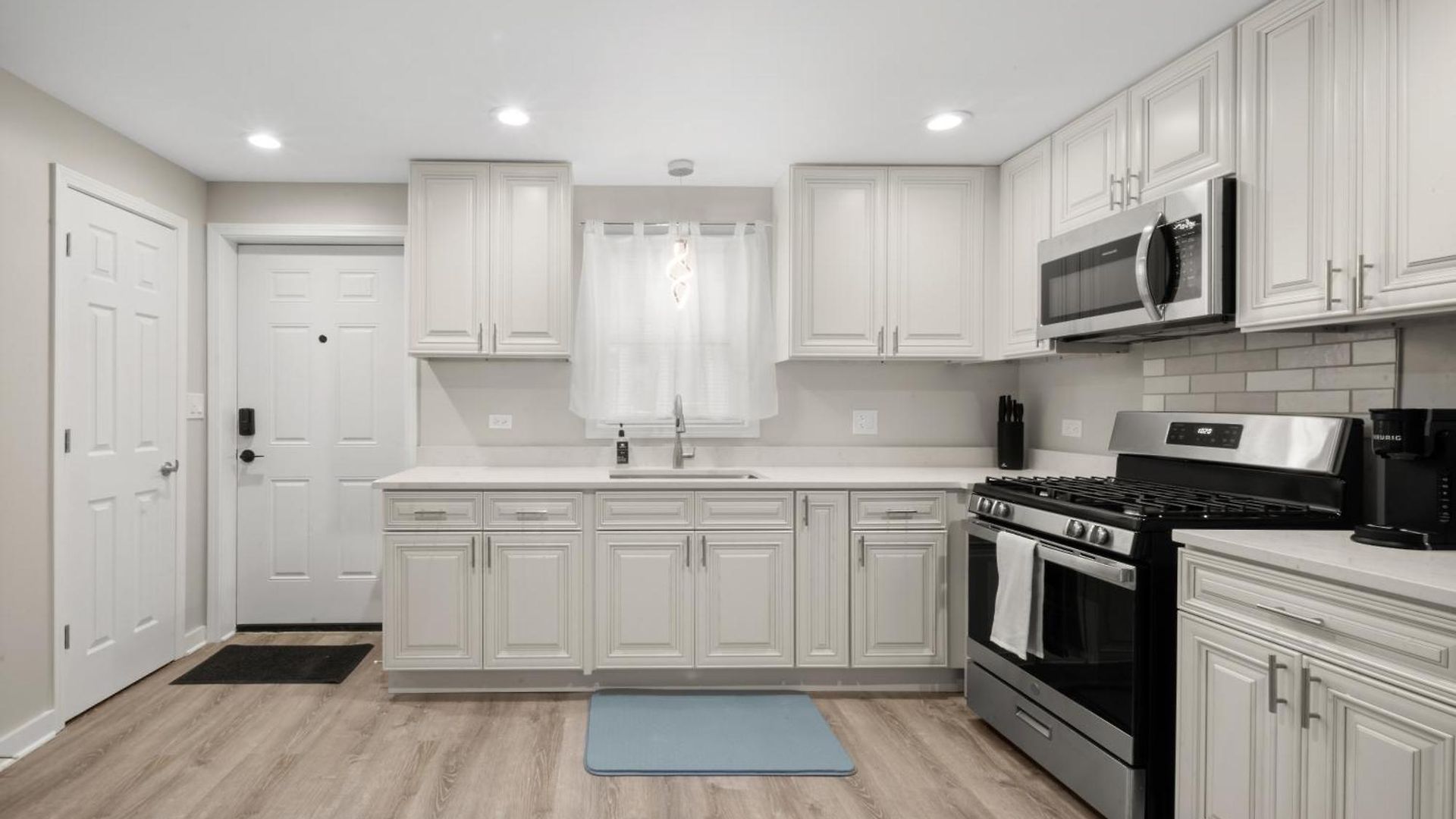 Apartment 3 Level 10 Min To The Beach, Near Downtown