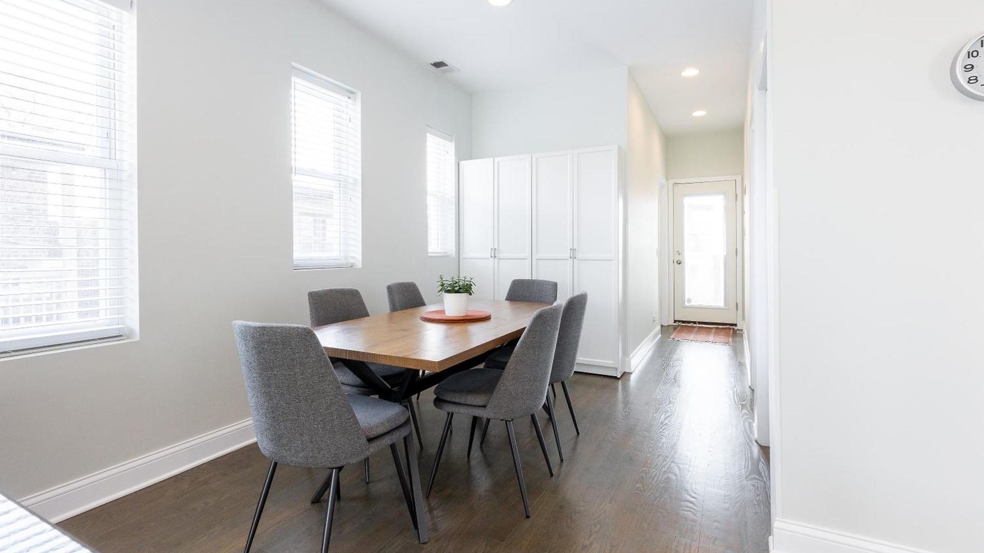 Apartment Uptown Bright & Modern - Steps To Lake, Train, Amazing Food & Free Parking Chicago