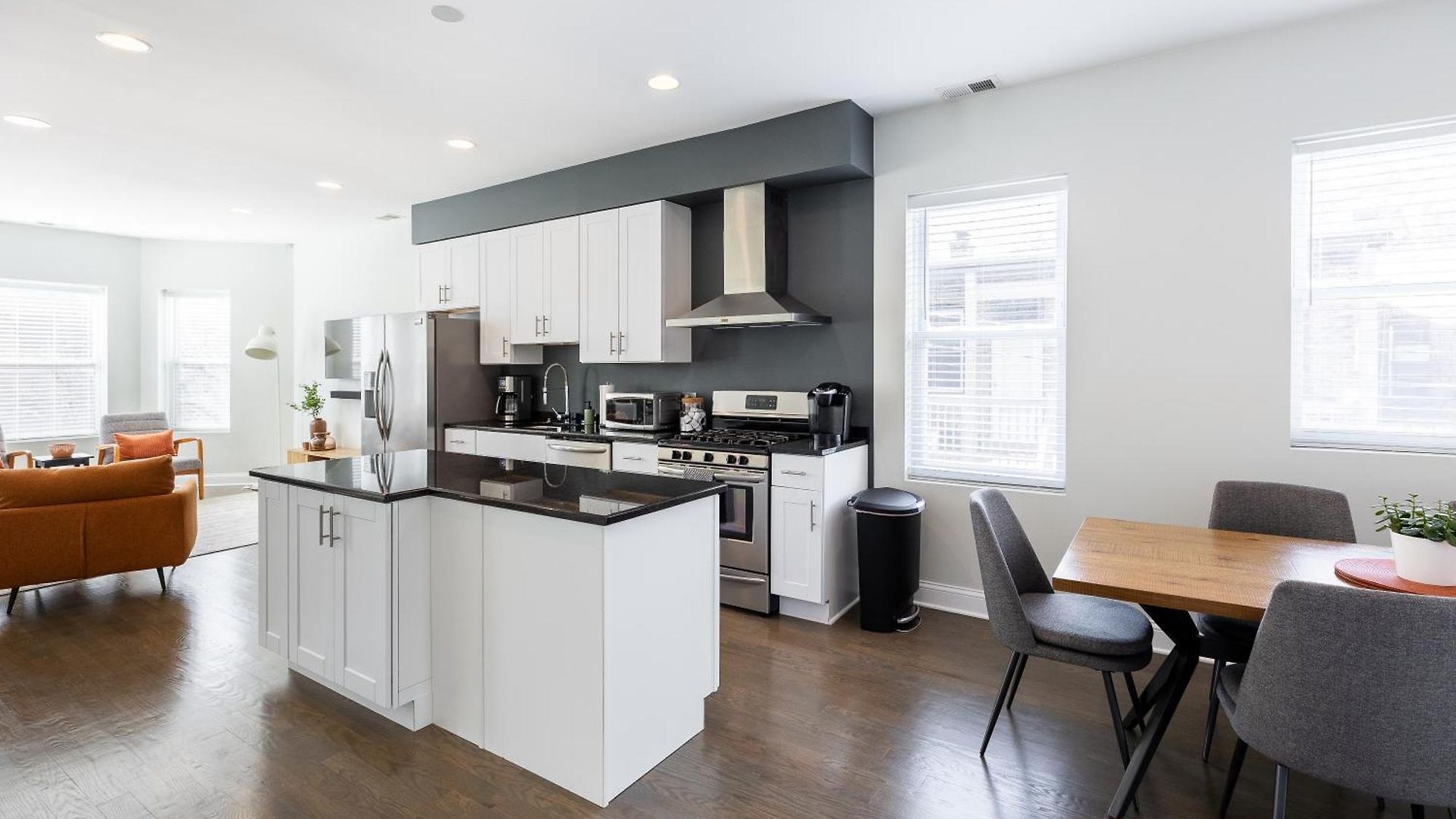 Uptown Bright & Modern - Steps To Lake, Train, Amazing Food & Free Parking Chicago