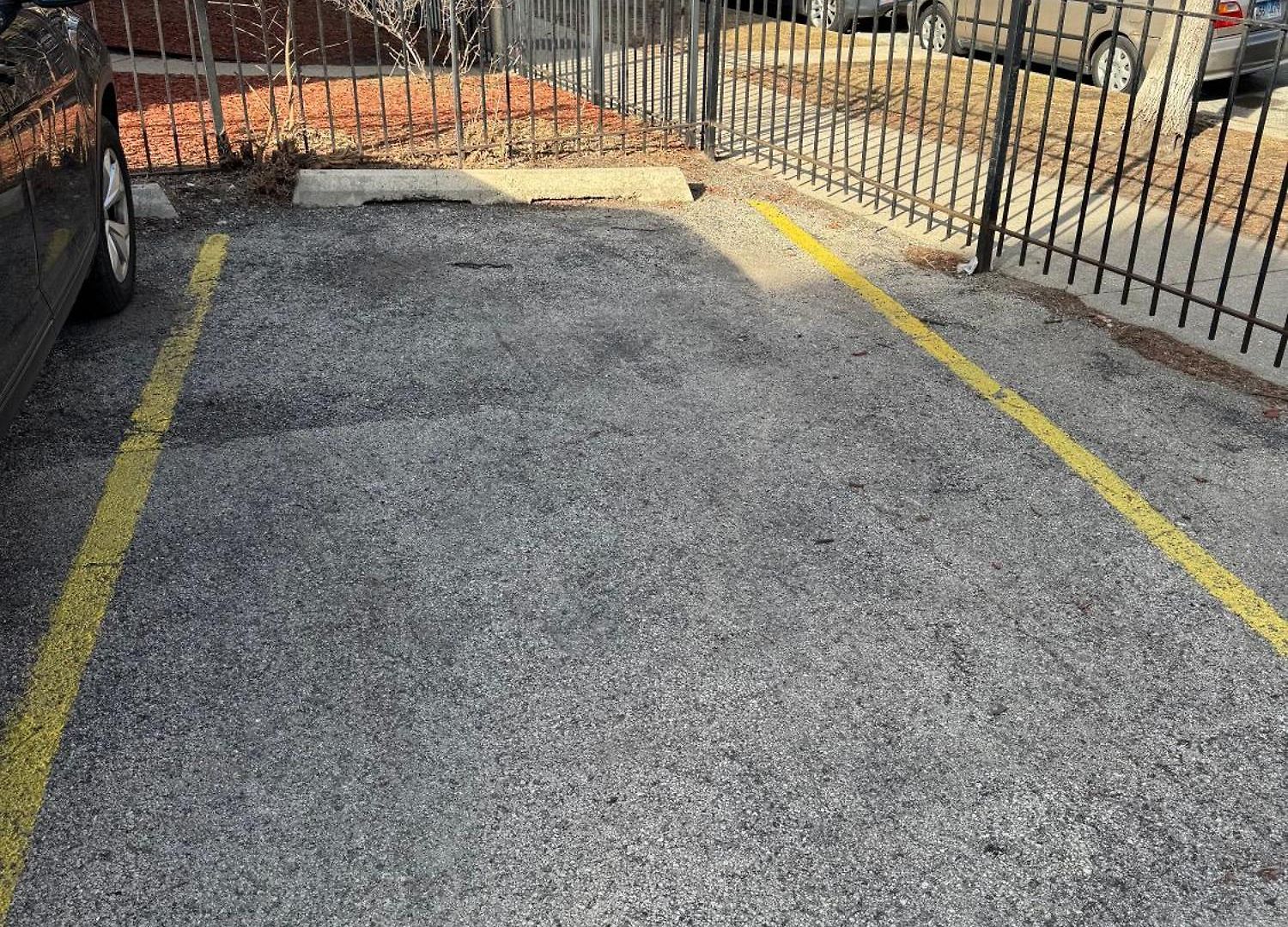 Uptown Bright & Modern - Steps To Lake, Train, Amazing Food & Free Parking Apartment