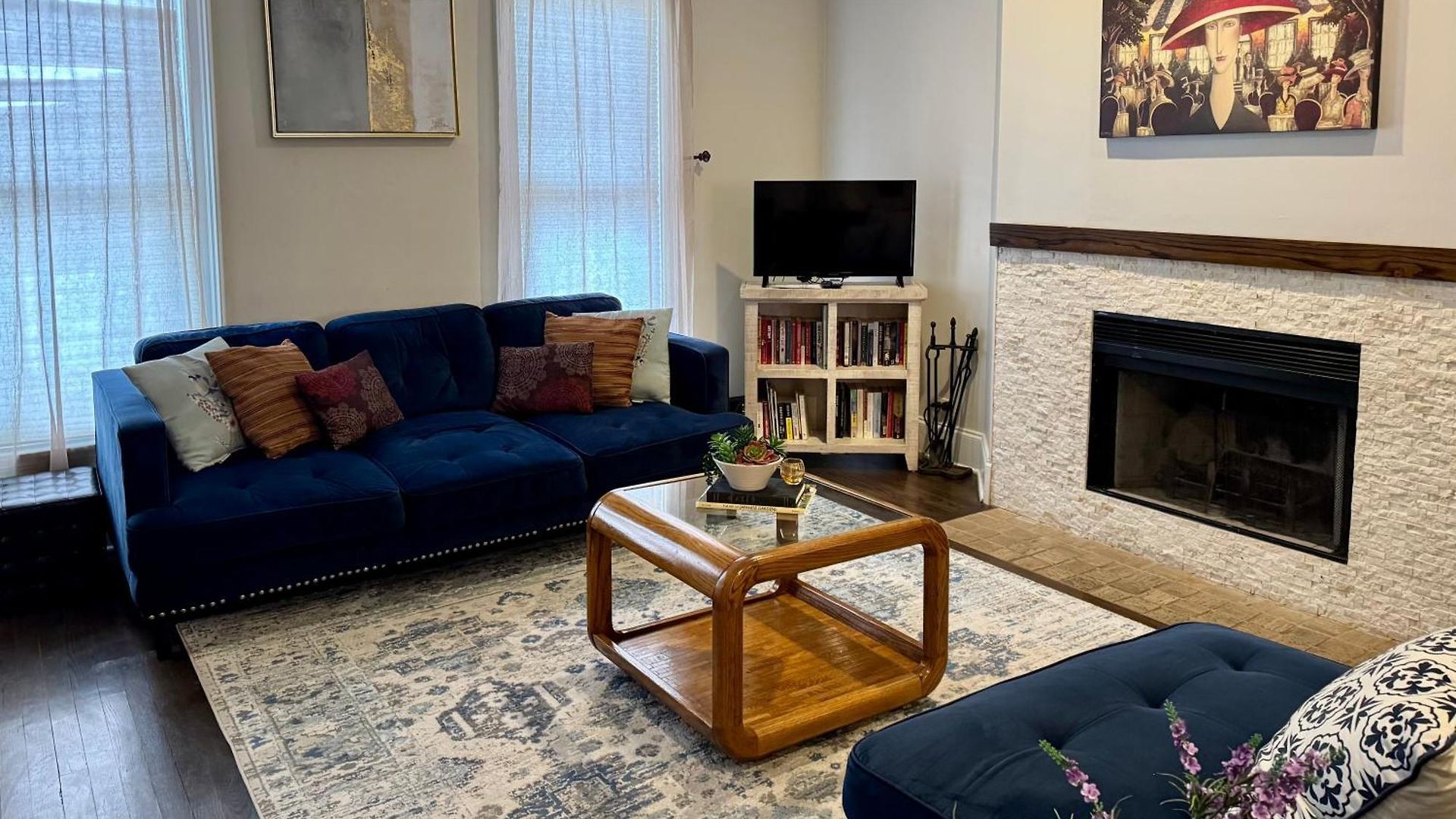 3 Bedroom Spacious In Ideal Location W Free Parking Back Yard Pets Welcome Holiday home *