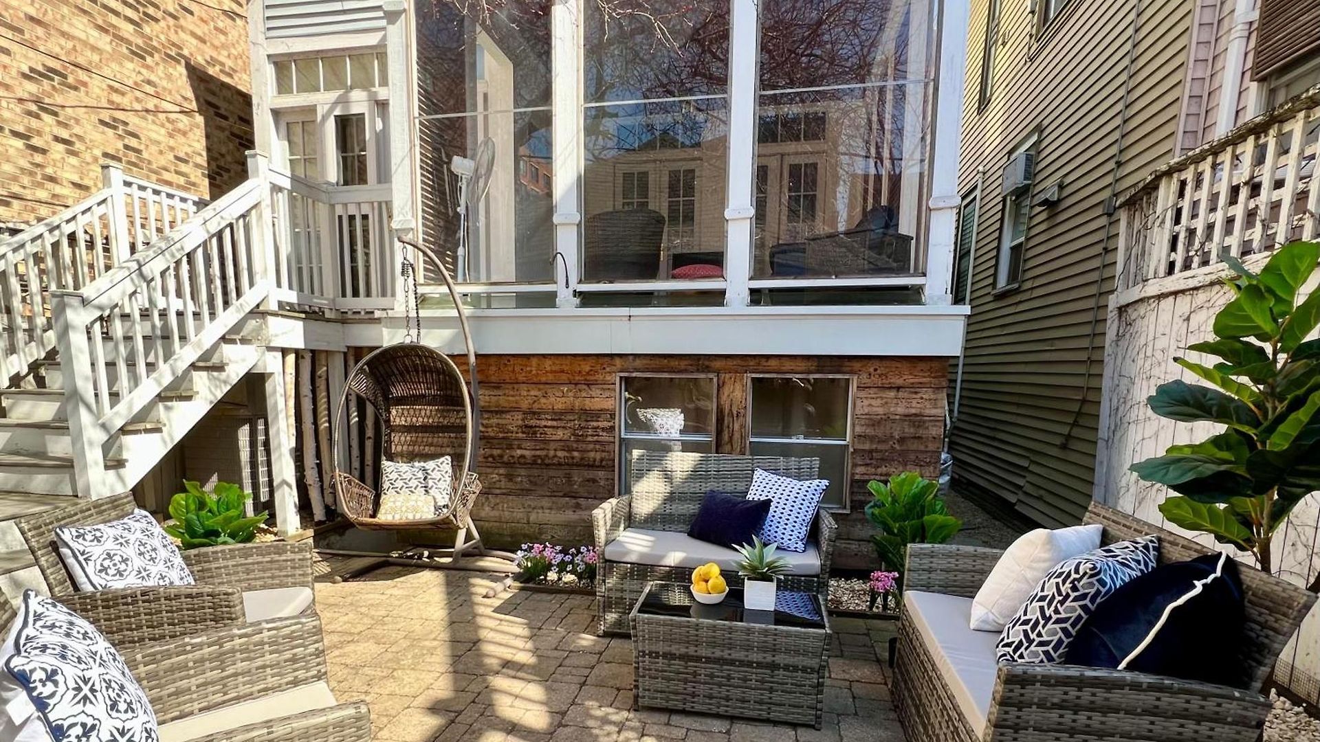 3 Bedroom Spacious In Ideal Location W Free Parking Back Yard Pets Welcome * Chicago