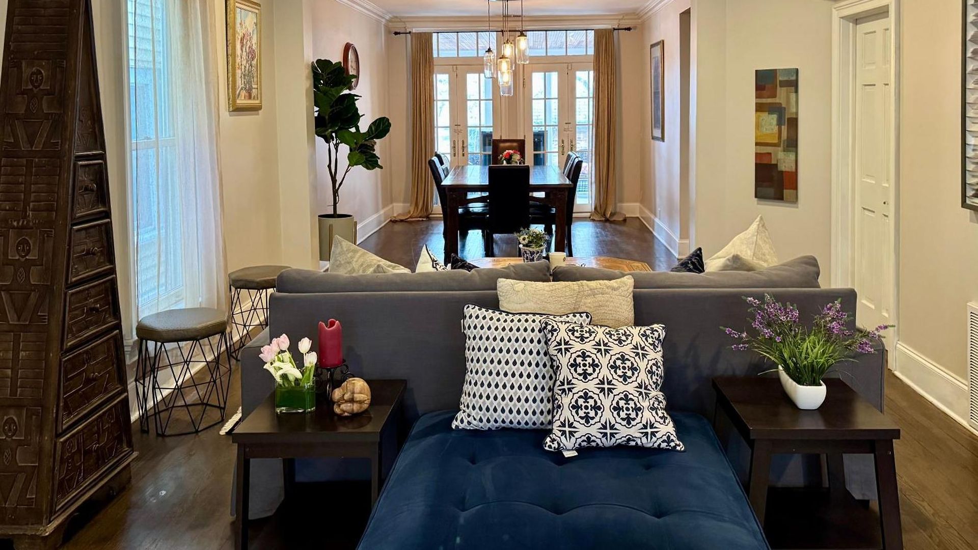 3 Bedroom Spacious In Ideal Location W Free Parking Back Yard Pets Welcome Holiday home *
