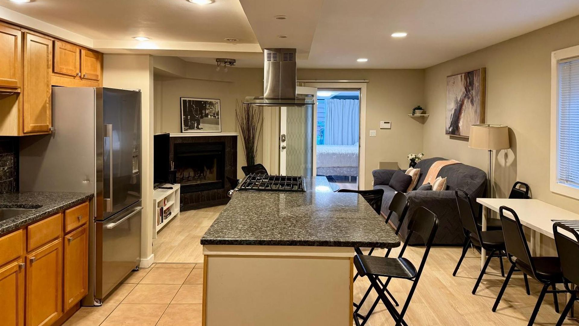 Holiday home Designer Themed 4 Bedroom In Location With Patio And Fireplace Chicago