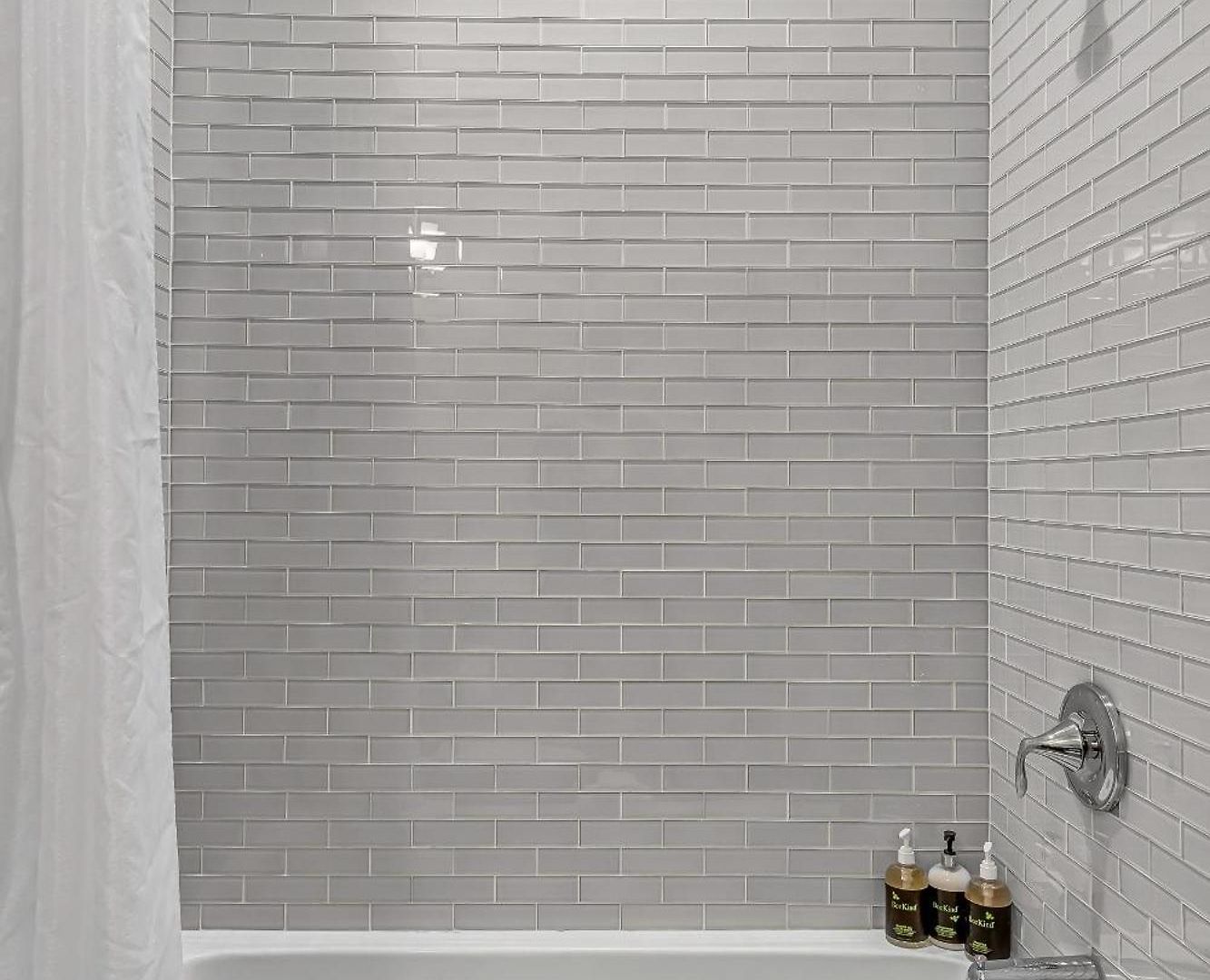 Elegant Condo-steps From Wrigley Field, 32 Nights