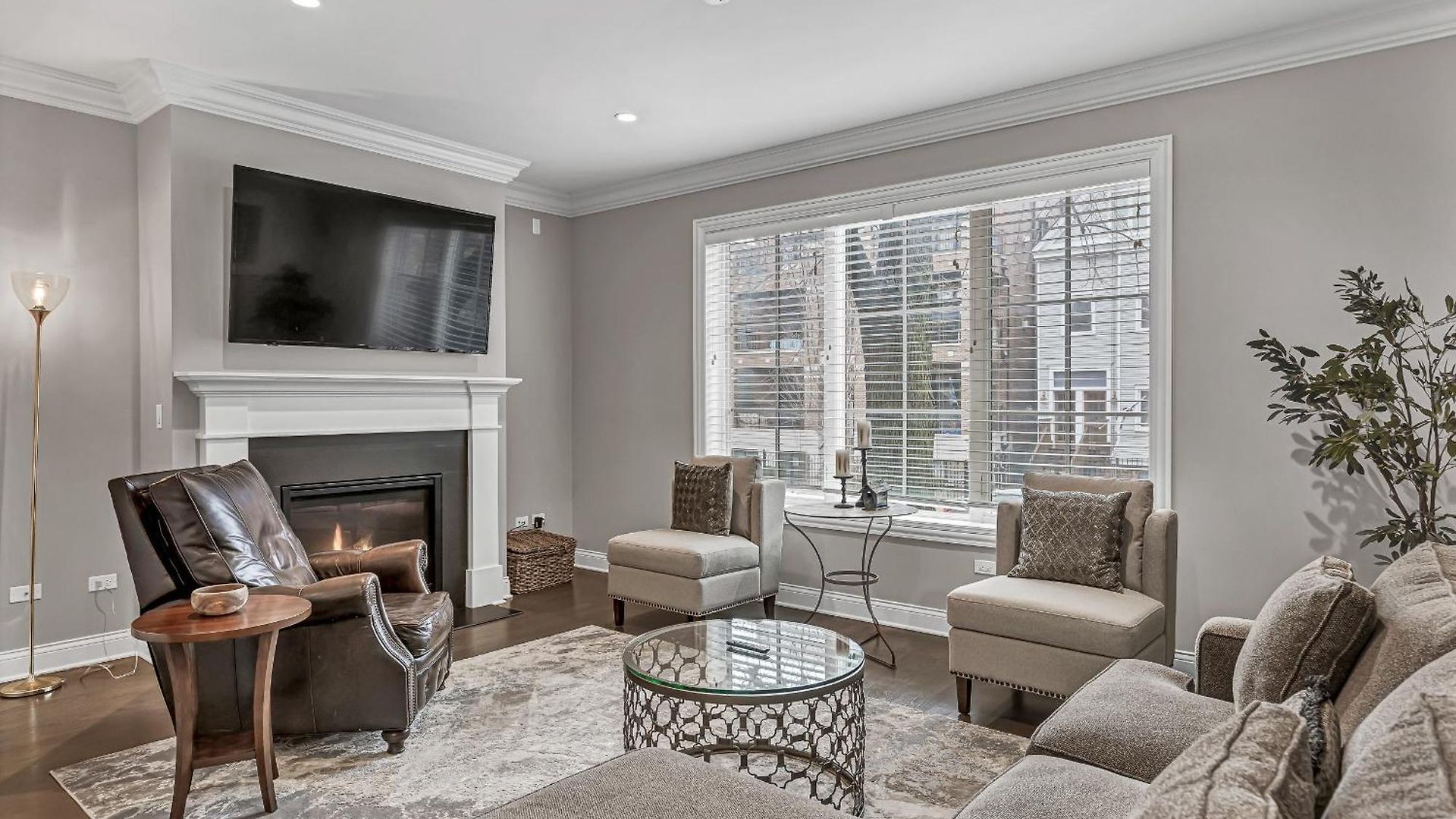 Elegant Condo-steps From Wrigley Field, 32 Nights Apartment Chicago