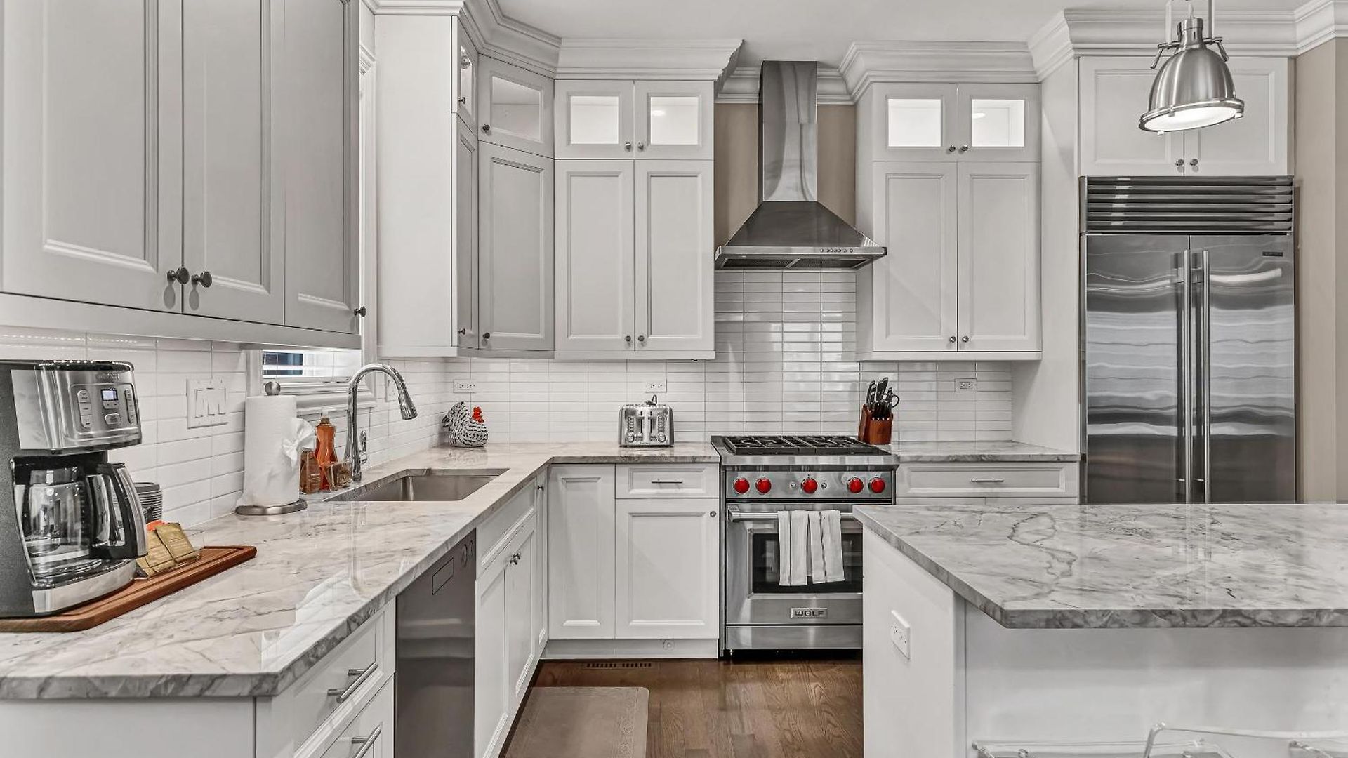 Elegant Condo-steps From Wrigley Field, 32 Nights Apartment Chicago