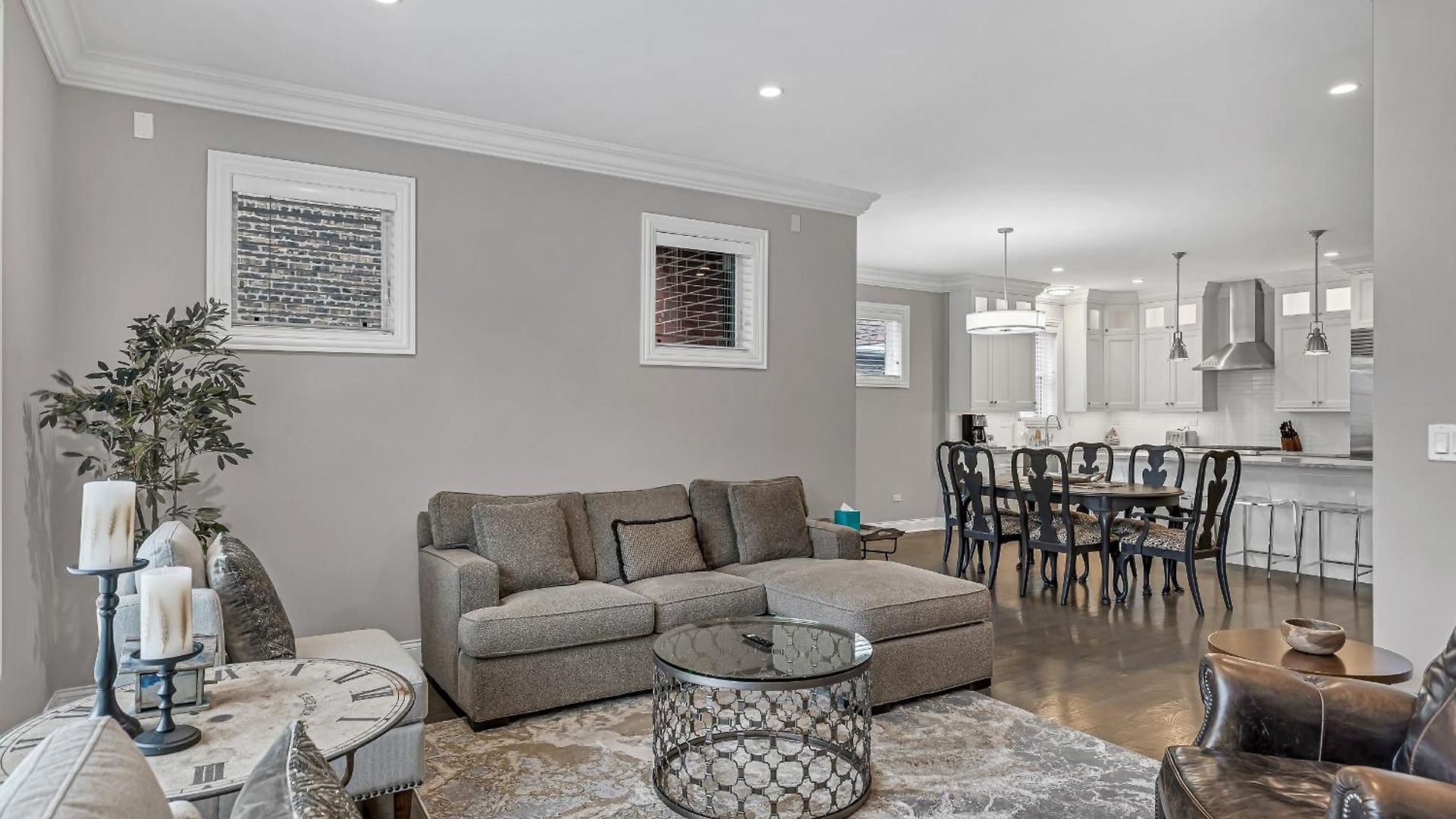 Apartment Elegant Condo-steps From Wrigley Field, 32 Nights Chicago