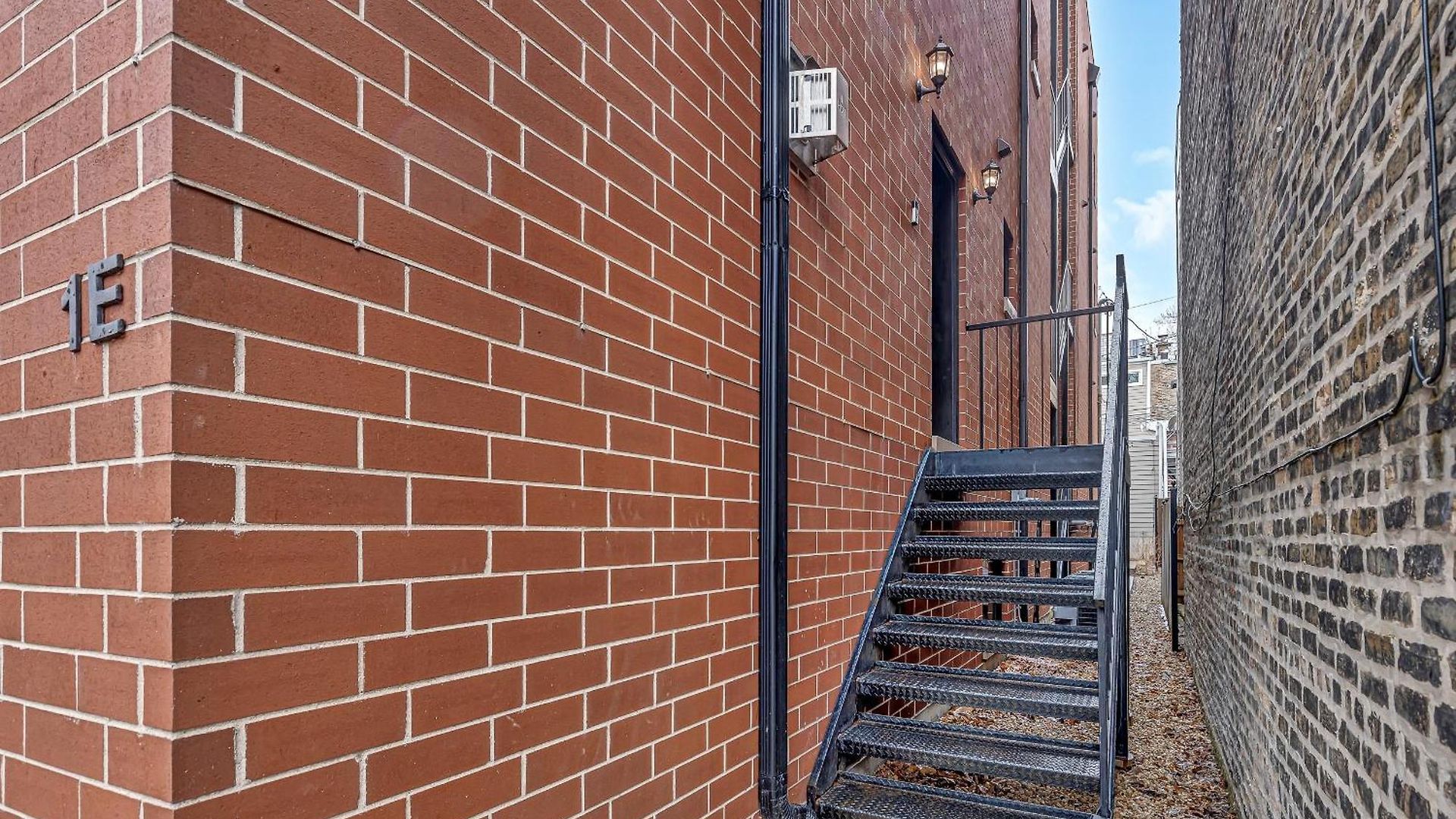 Elegant Condo-steps From Wrigley Field, 32 Nights Apartment