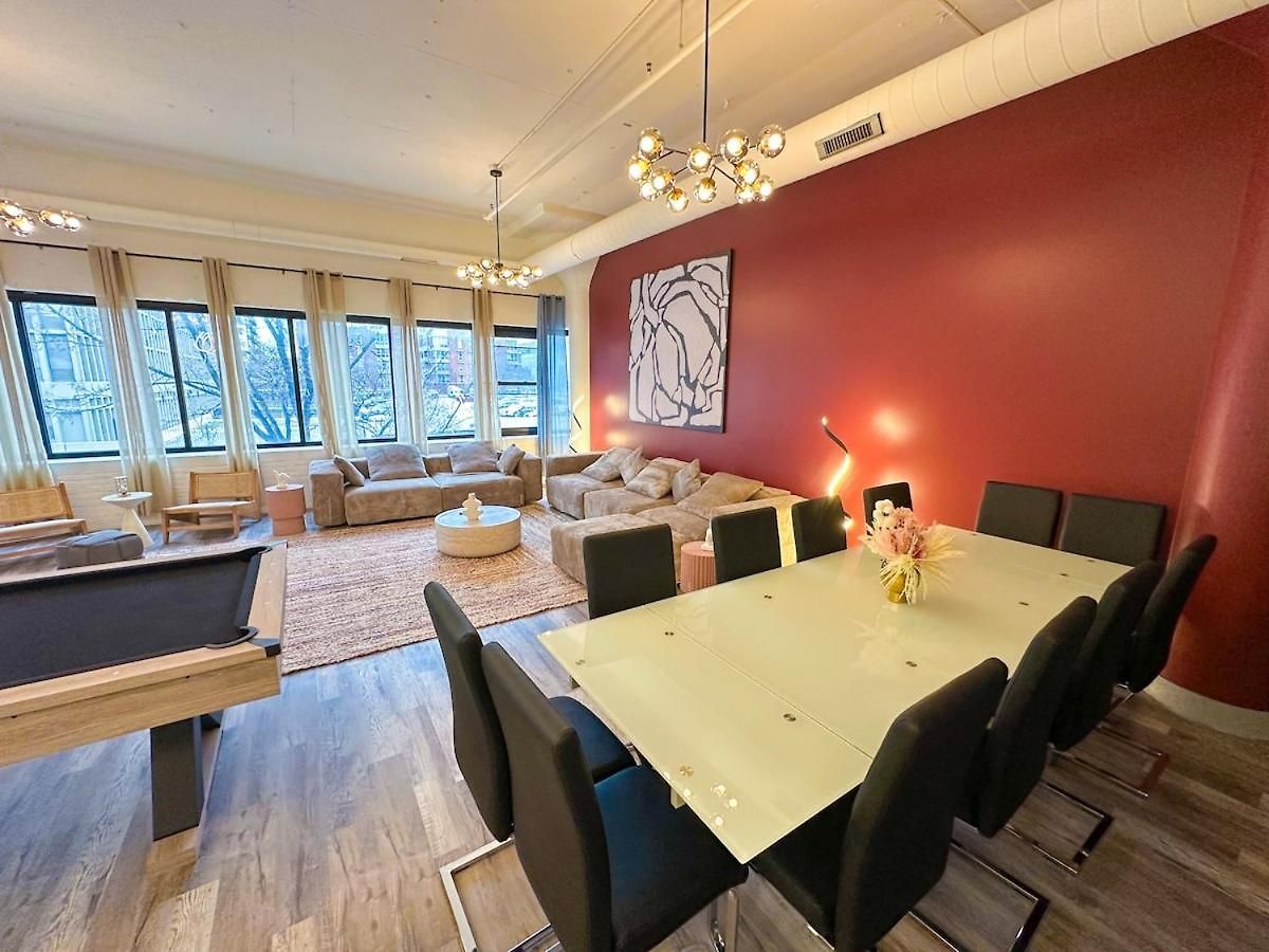 Luxury 6br With Pool Table Sleeps 12 Perfect For Group Near Mccormick Place, Grant Park And Soldier Field Chicago
