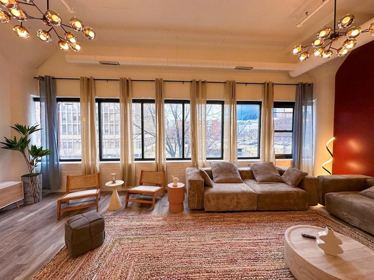 Apartment Luxury 6br With Pool Table Sleeps 12 Perfect For Group Near Mccormick Place, Grant Park And Soldier Field