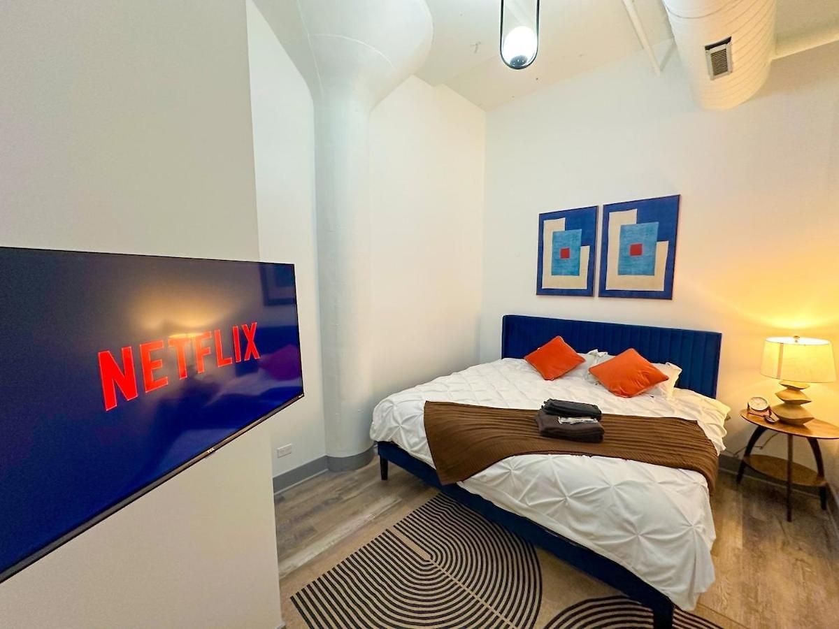Luxury 6br With Pool Table Sleeps 12 Perfect For Group Near Mccormick Place, Grant Park And Soldier Field Apartment