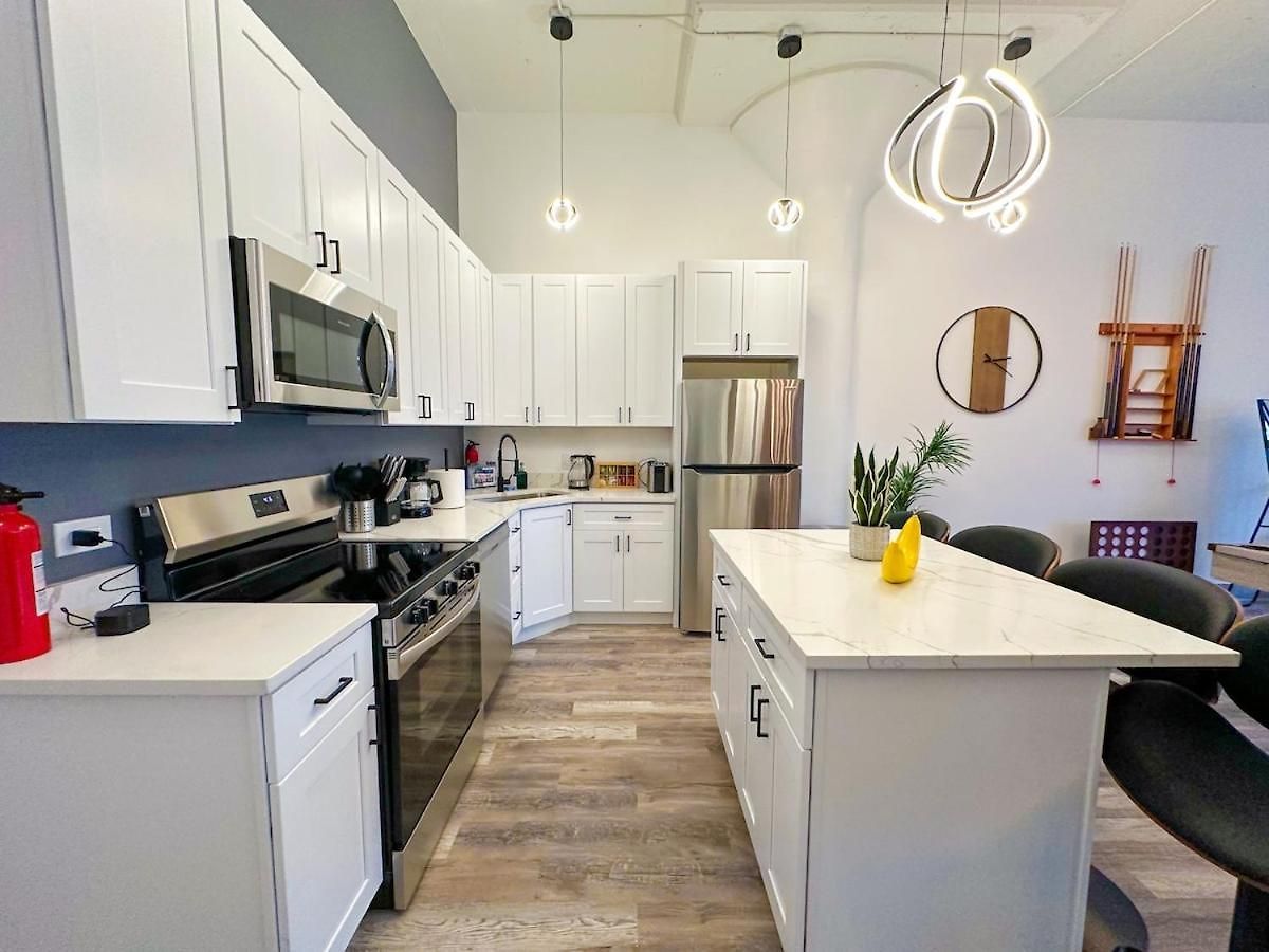Apartment Luxury 6br With Pool Table Sleeps 12 Perfect For Group Near Mccormick Place, Grant Park And Soldier Field
