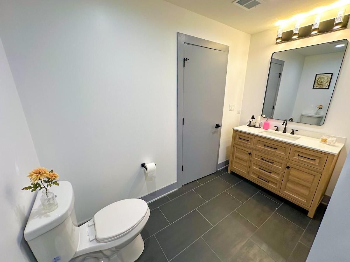 Luxury 6br With Pool Table Sleeps 12 Perfect For Group Near Mccormick Place, Grant Park And Soldier Field Chicago
