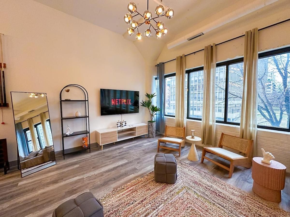Luxury 6br With Pool Table Sleeps 12 Perfect For Group Near Mccormick Place, Grant Park And Soldier Field Apartment