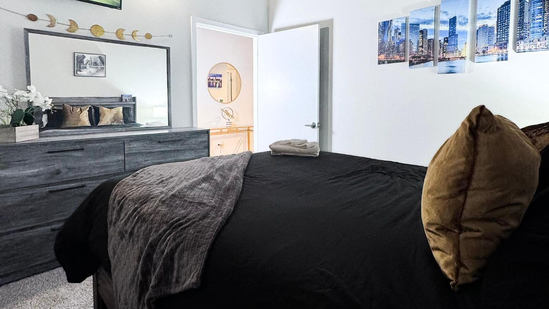 Luxery - Themed Units! Close To Downtown, Mccormick Place & Wintrust Arena