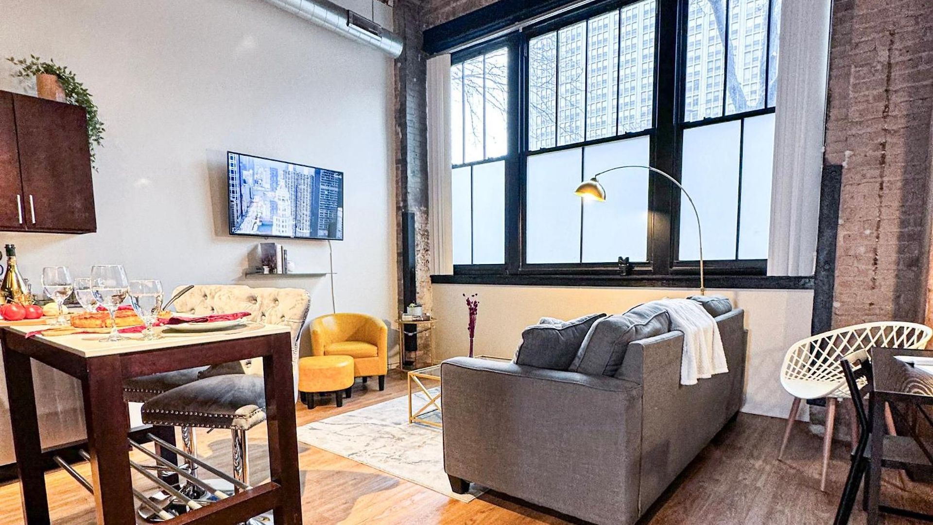 Luxery - Themed Units! Close To Downtown, Mccormick Place & Wintrust Arena Apartment