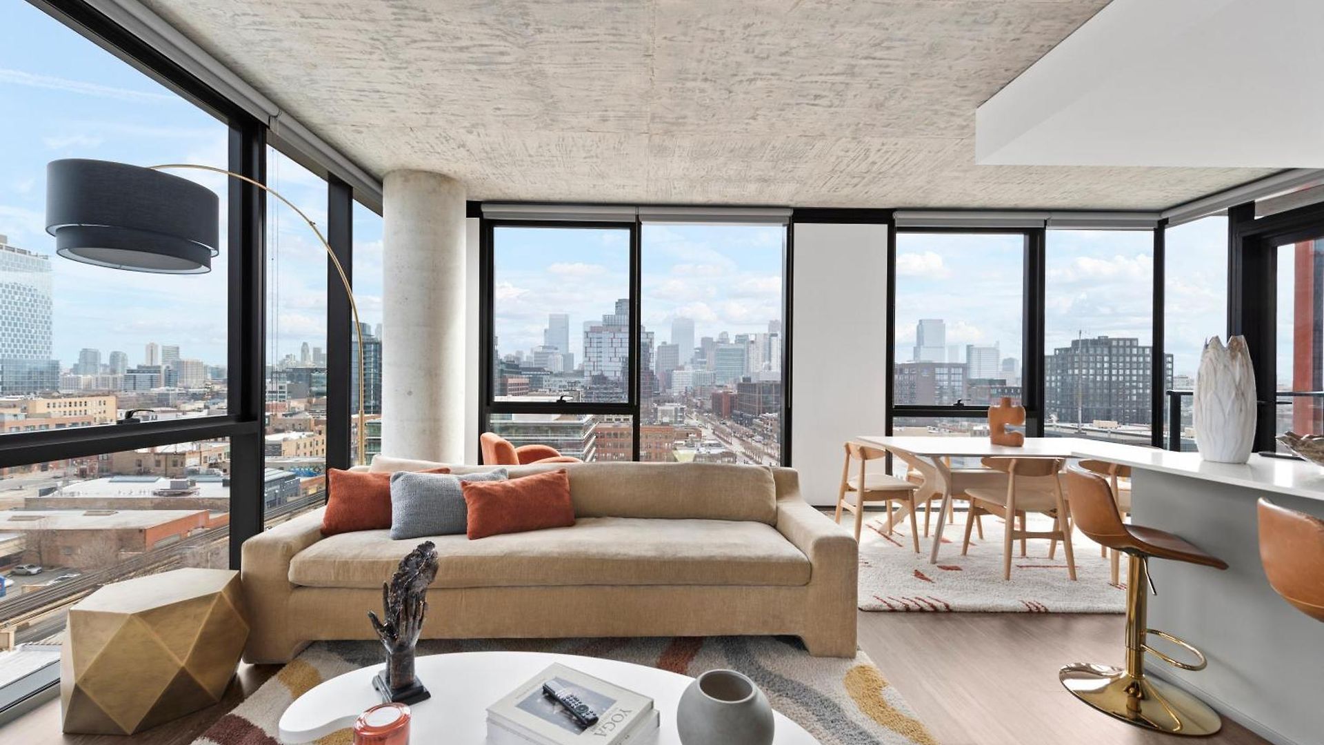 Fulbrix Bright Designer With West Loop Views *