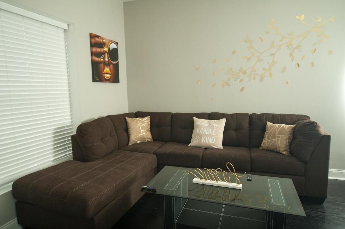 7 Star The Malia Oasis 3br 1 Half Bath Office Space Apartment Chicago