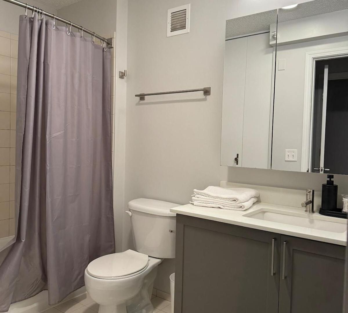 Cozy 2 Bedroom By Lakeshore *