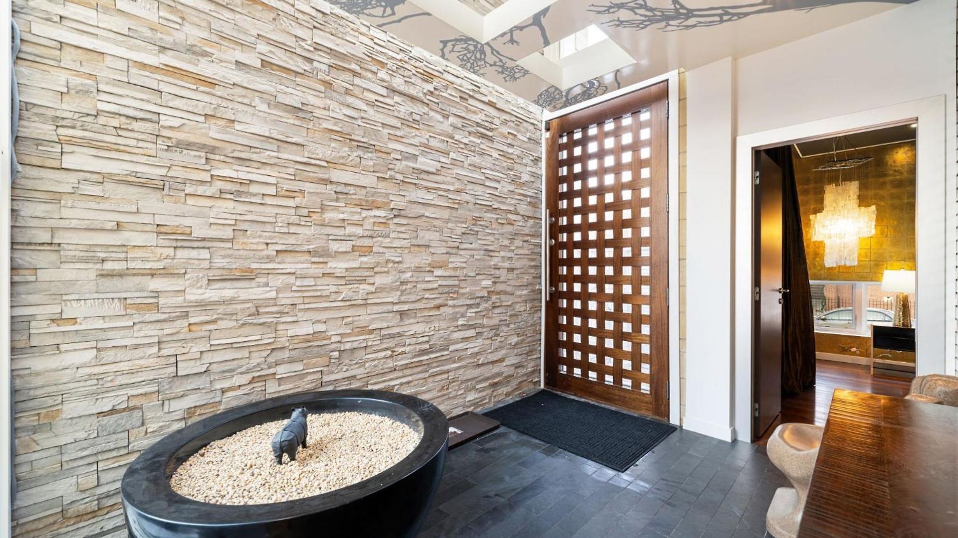 Holiday home 5br 5ba Architectural Estate-theatre Gym Rooftop