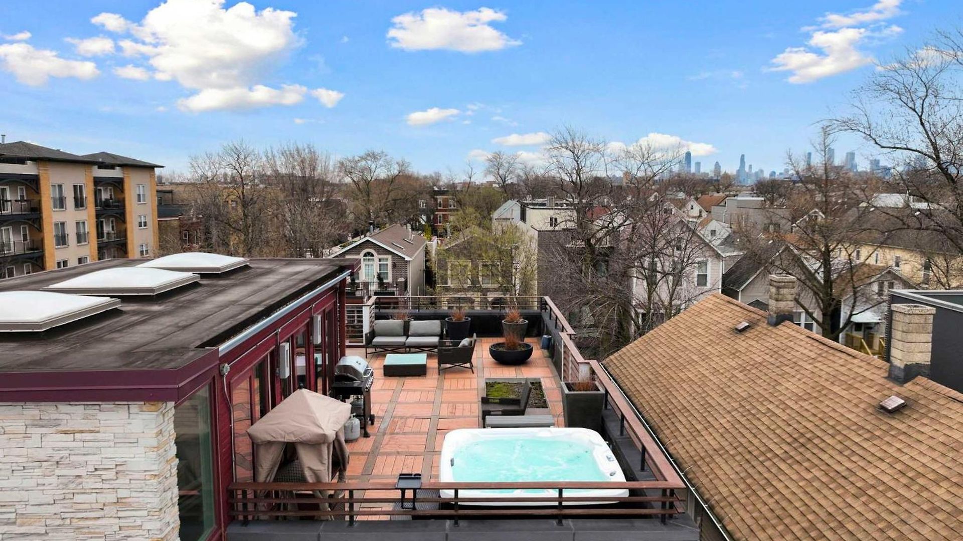 Holiday home 5br 5ba Architectural Estate-theatre Gym Rooftop *