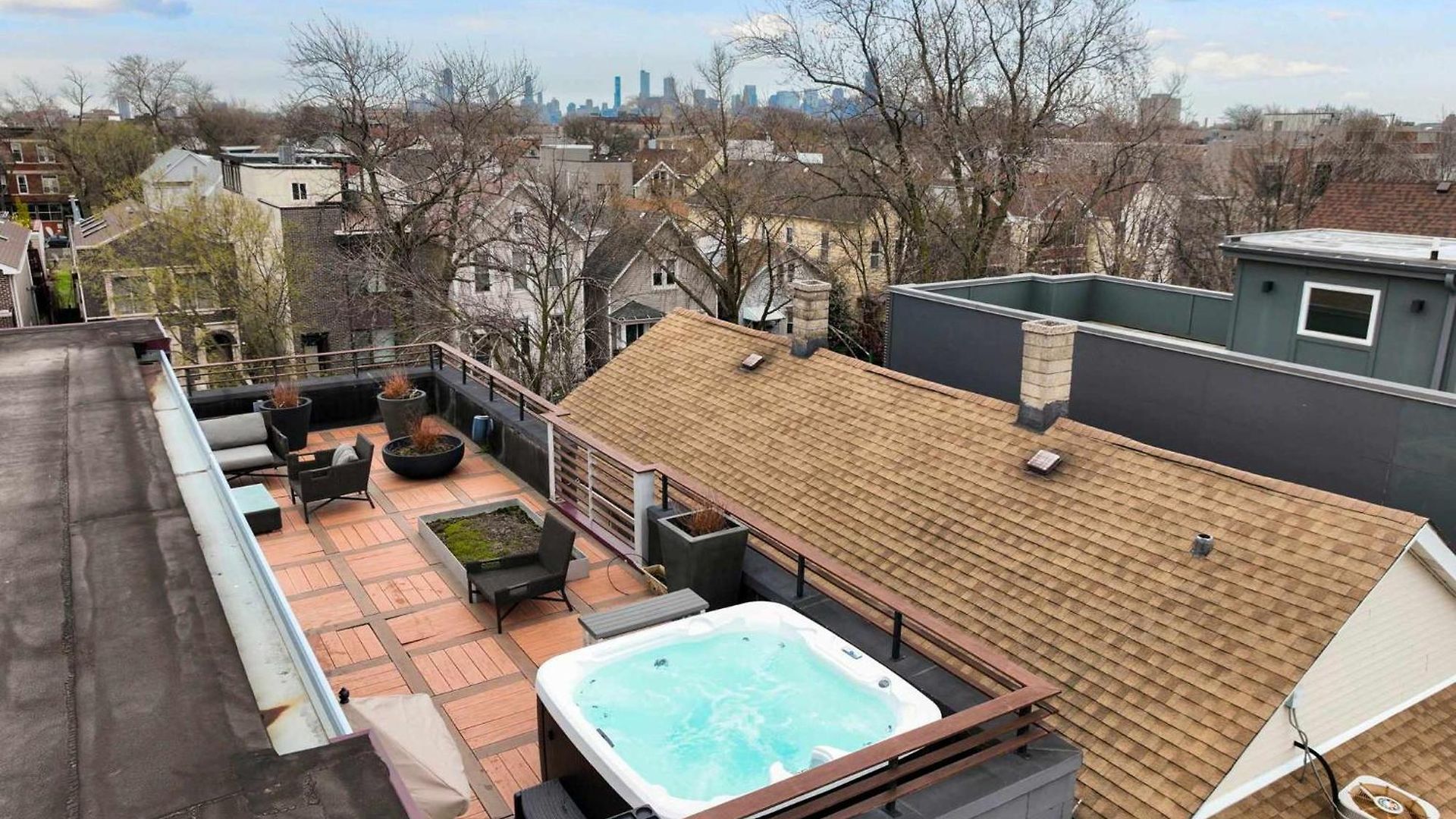 Holiday home 5br 5ba Architectural Estate-theatre Gym Rooftop *