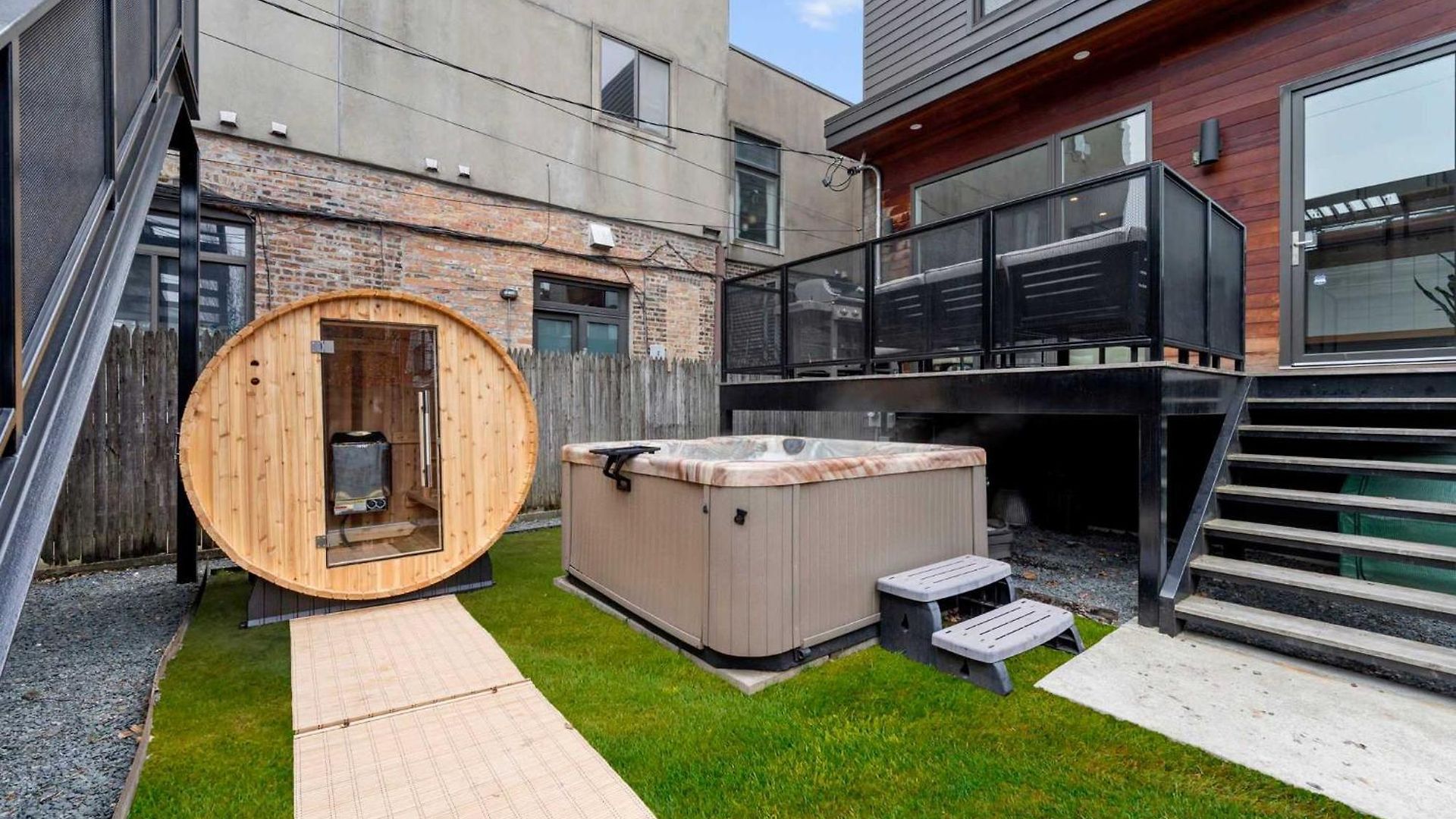 Stunning 5br In Heart Of With 2 Rooftops Chicago