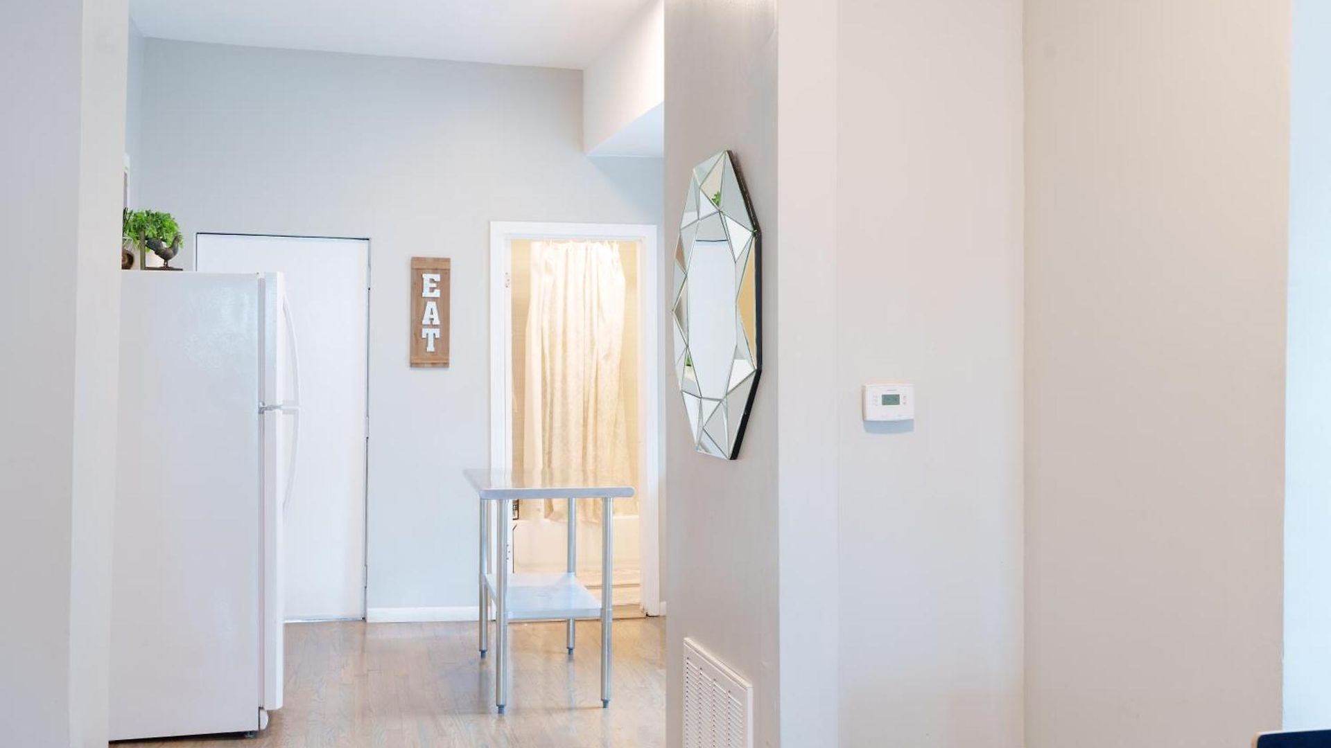 Bright & Modern 3br And 1ba In Logan Square Apartment *