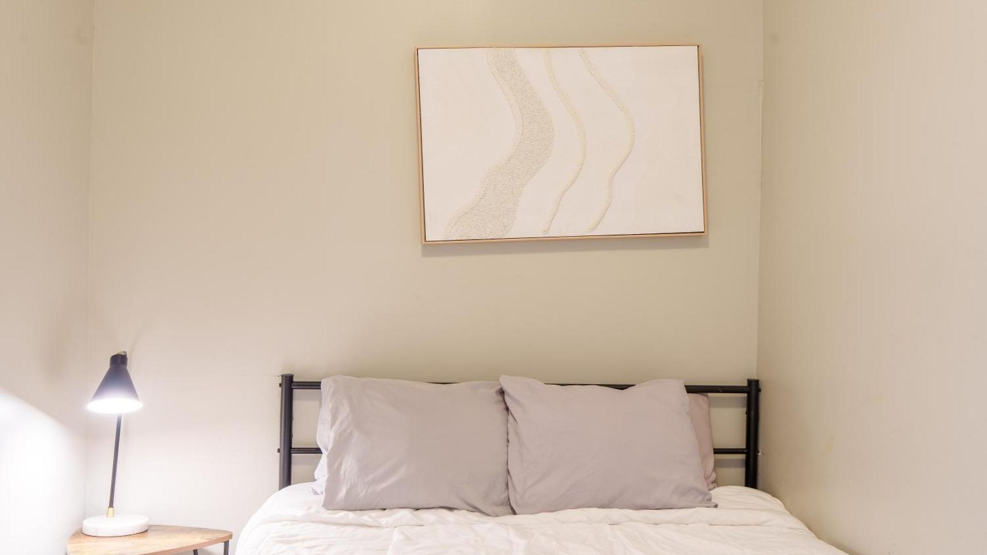 Bright & Modern 3br And 1ba In Logan Square