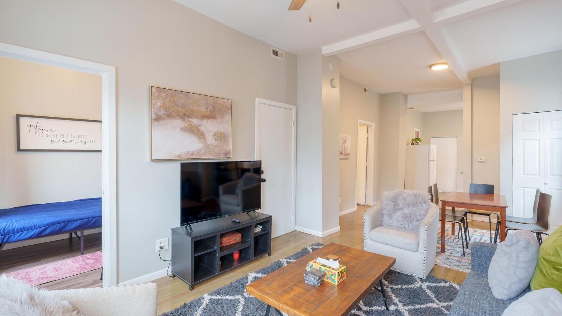 Bright & Modern 3br And 1ba In Logan Square Apartment