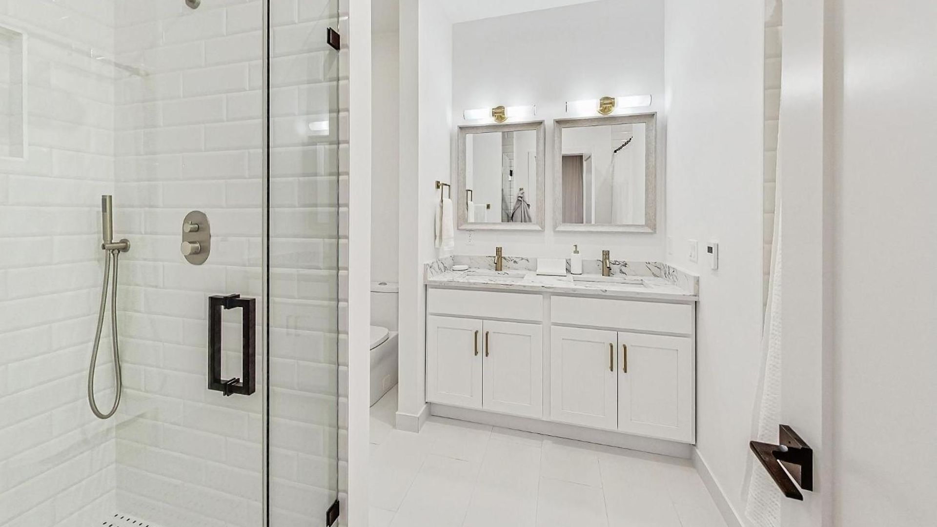 Luxurious Lincoln Park With Gourmet Kitchen *