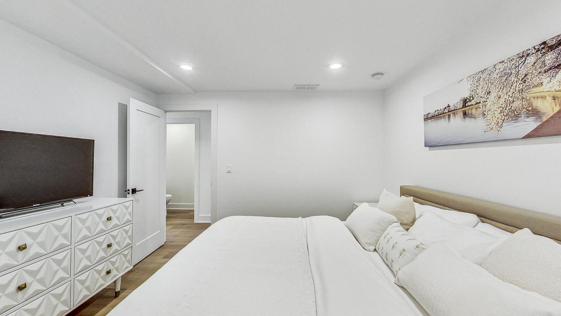 Luxurious Lincoln Park With Gourmet Kitchen *