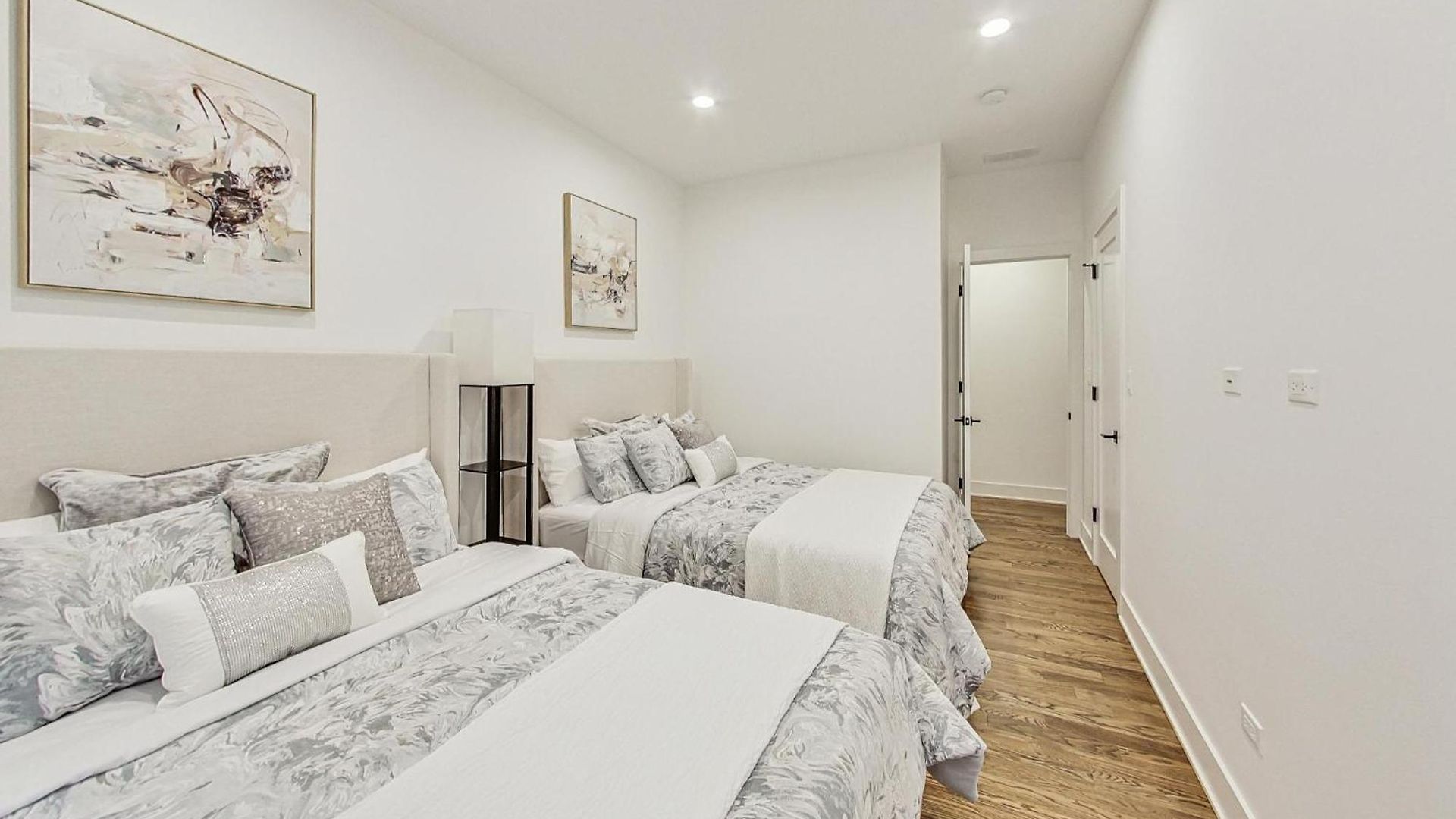 Luxurious Lincoln Park With Gourmet Kitchen
