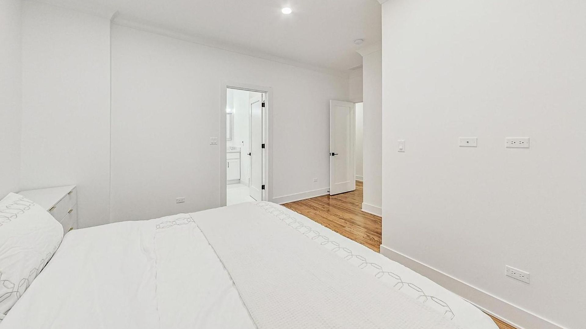 Luxurious Lincoln Park With Gourmet Kitchen Apartment Chicago