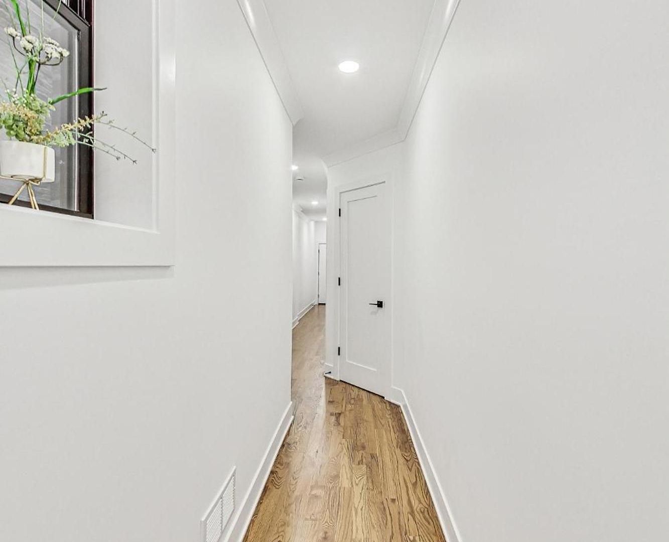 Luxurious Lincoln Park With Gourmet Kitchen Apartment