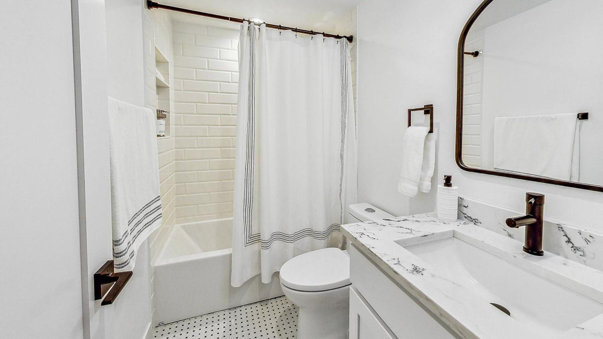 Apartment Luxurious Lincoln Park With Gourmet Kitchen Chicago