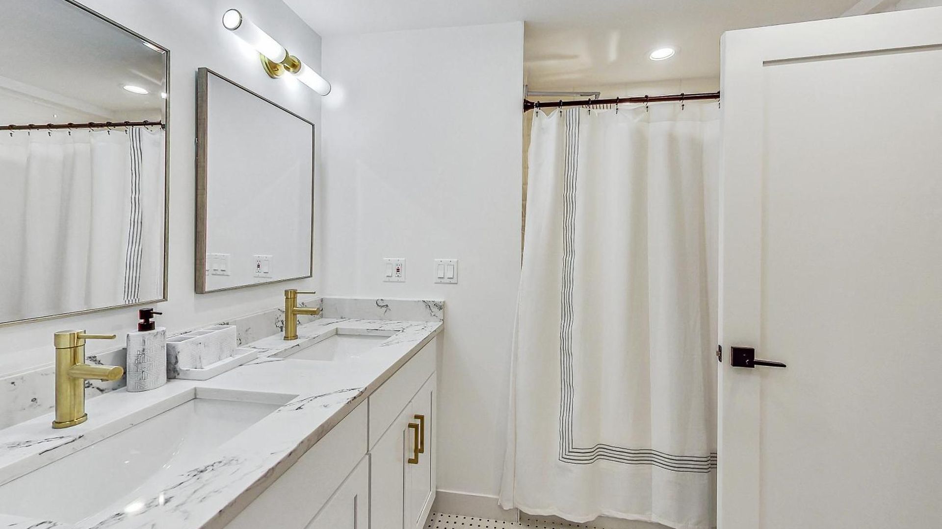 Luxurious Lincoln Park With Gourmet Kitchen Chicago