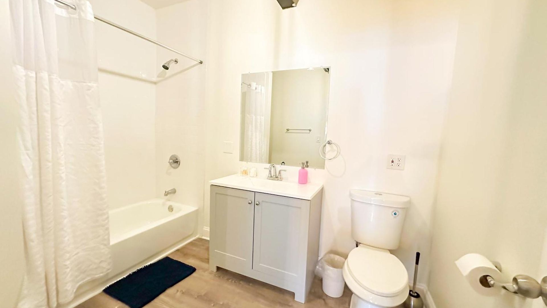 Mccormick Place Spacious 5br With Pool Table & Optional Parking Sleeps 10 Near Soldier Field And Grant Park *