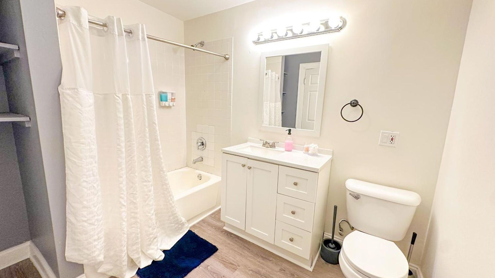 Mccormick Place Spacious 5br With Pool Table & Optional Parking Sleeps 10 Near Soldier Field And Grant Park Apartment Chicago