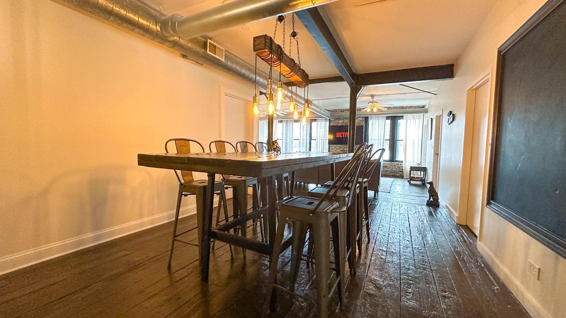 Mccormick Place Spacious 5br With Pool Table & Optional Parking Sleeps 10 Near Soldier Field And Grant Park