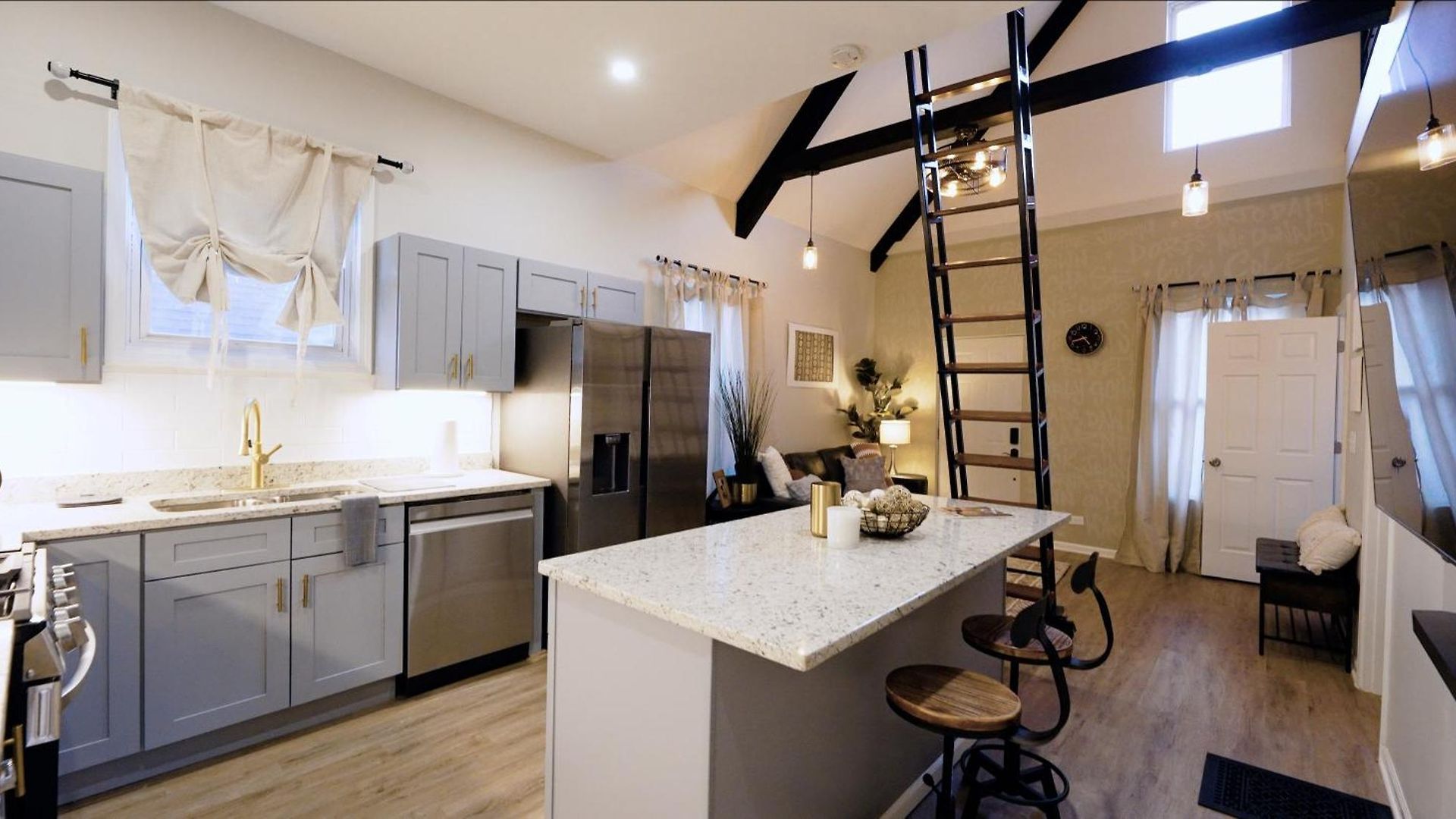 Private Loft - 15 Min From Downtown Apartment *