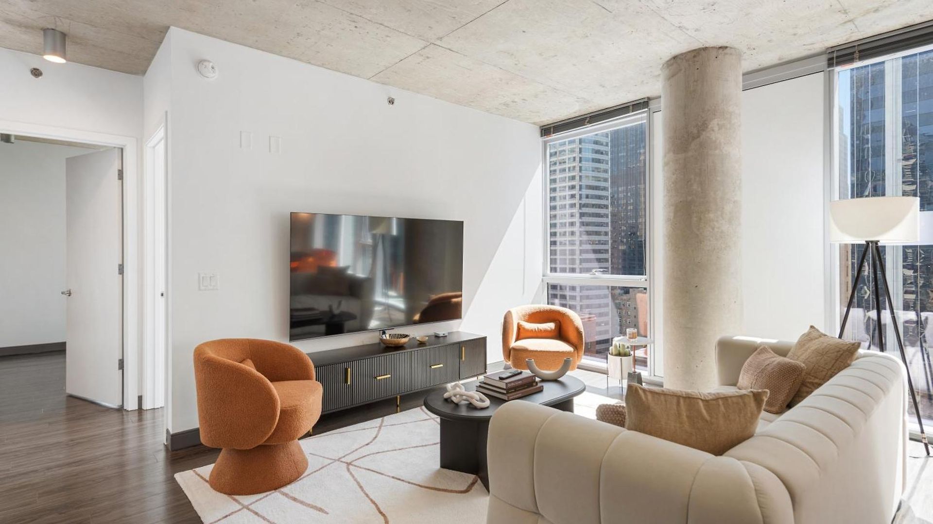 Apartment Linea Luxury Living With Indoor Pool And Rooftop Views In The Loop