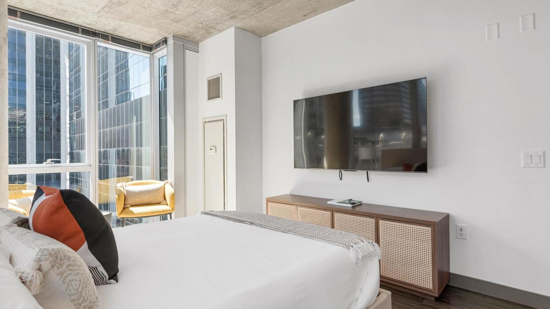 Linea Luxury Living With Indoor Pool And Rooftop Views In The Loop *