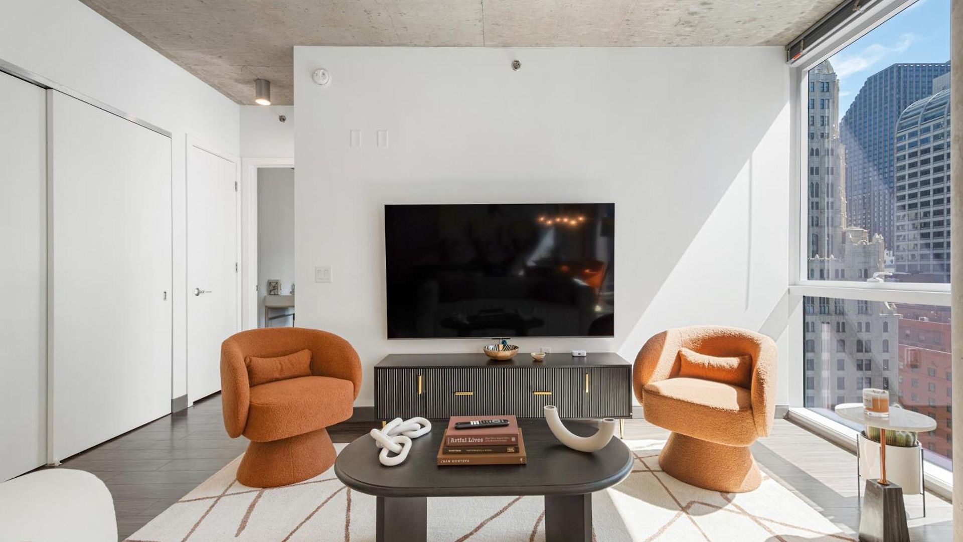 Linea Luxury Living With Indoor Pool And Rooftop Views In The Loop Chicago