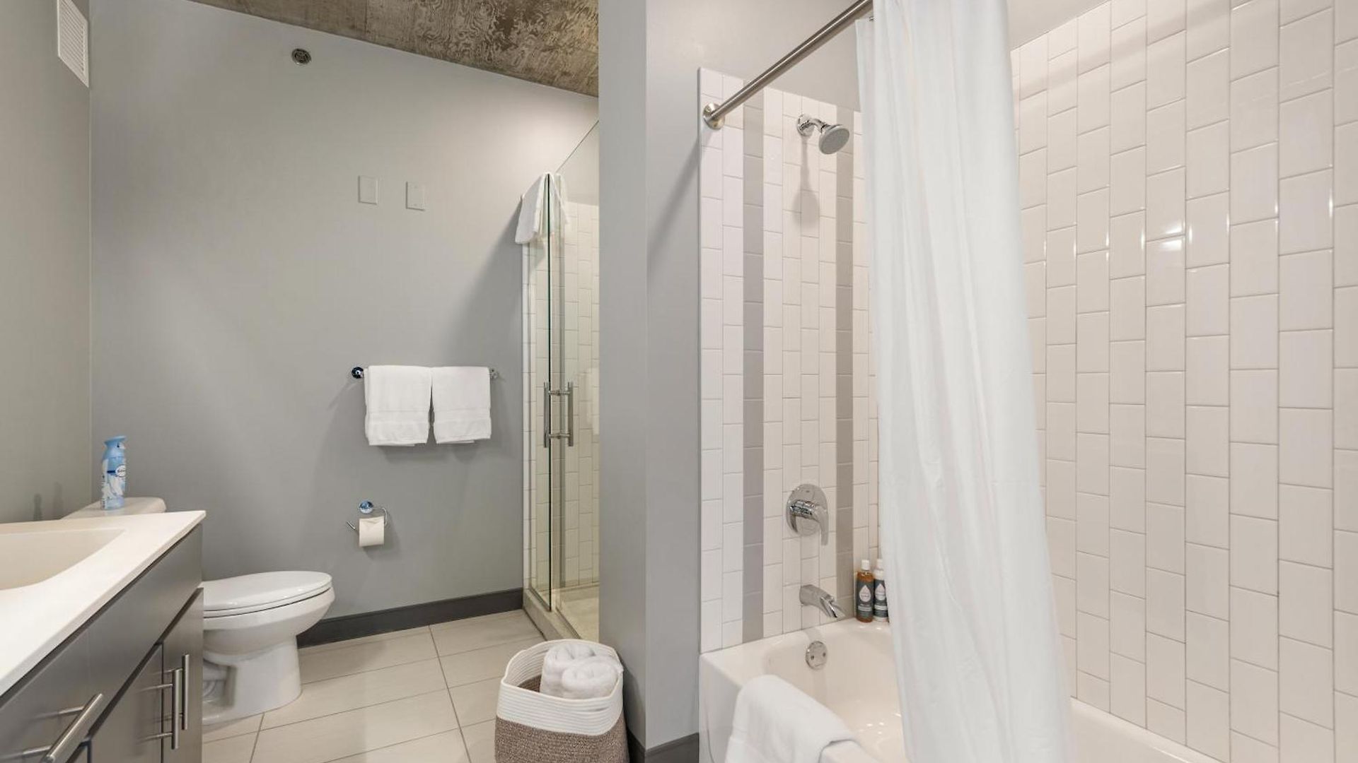 Linea Luxury Living With Indoor Pool And Rooftop Views In The Loop Apartment *