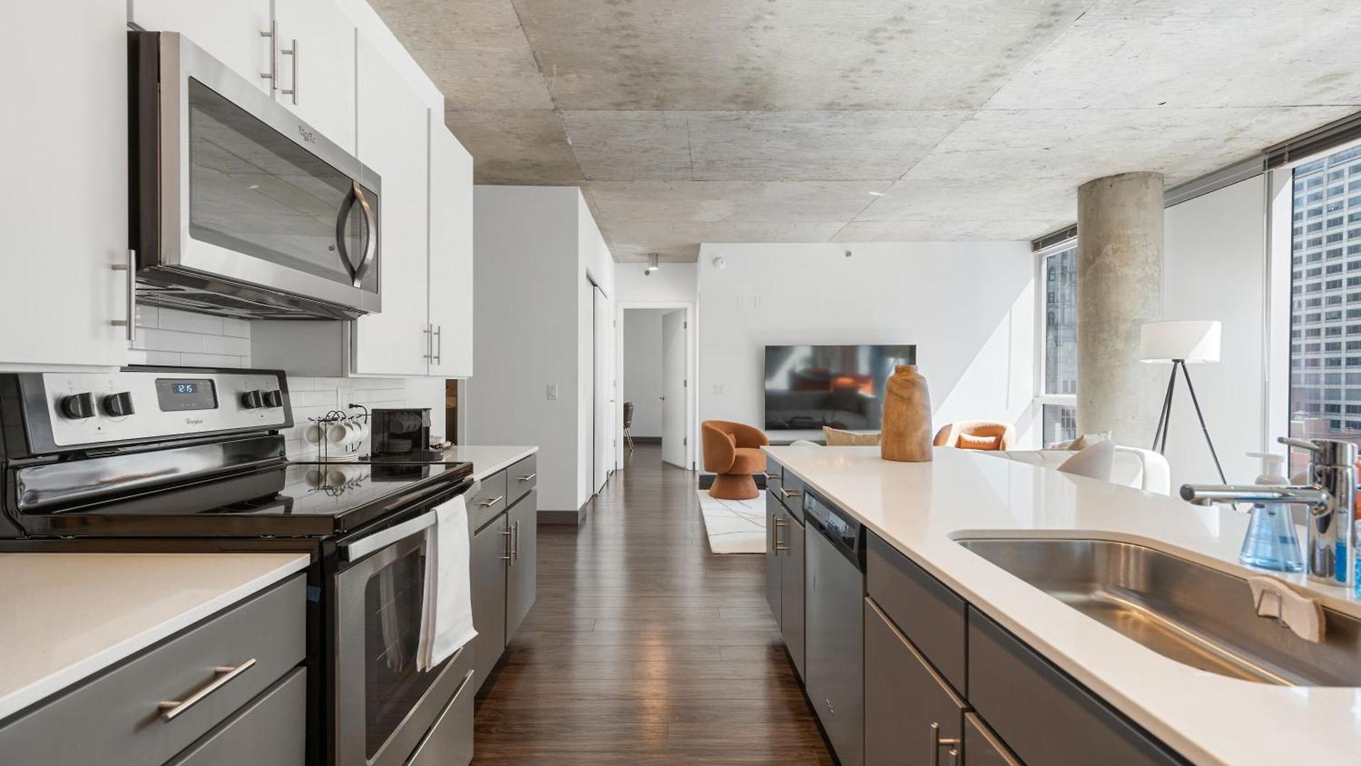 Linea Luxury Living With Indoor Pool And Rooftop Views In The Loop Apartment Chicago