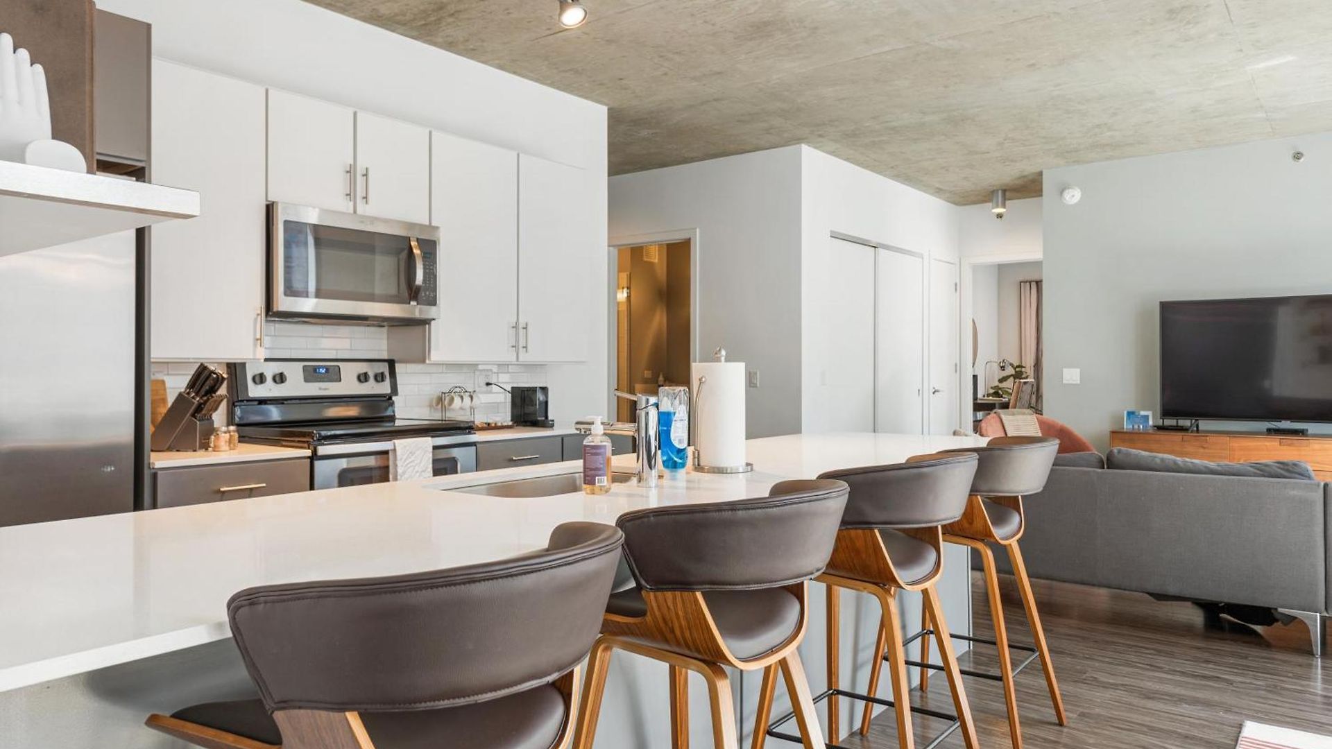 Linea Luxury Living With Indoor Pool And Rooftop Views In The Loop Apartment *