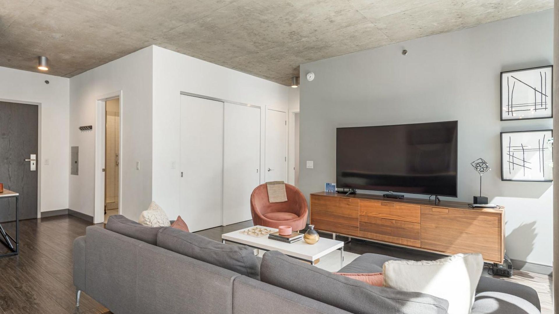 Linea Luxury Living With Indoor Pool And Rooftop Views In The Loop *