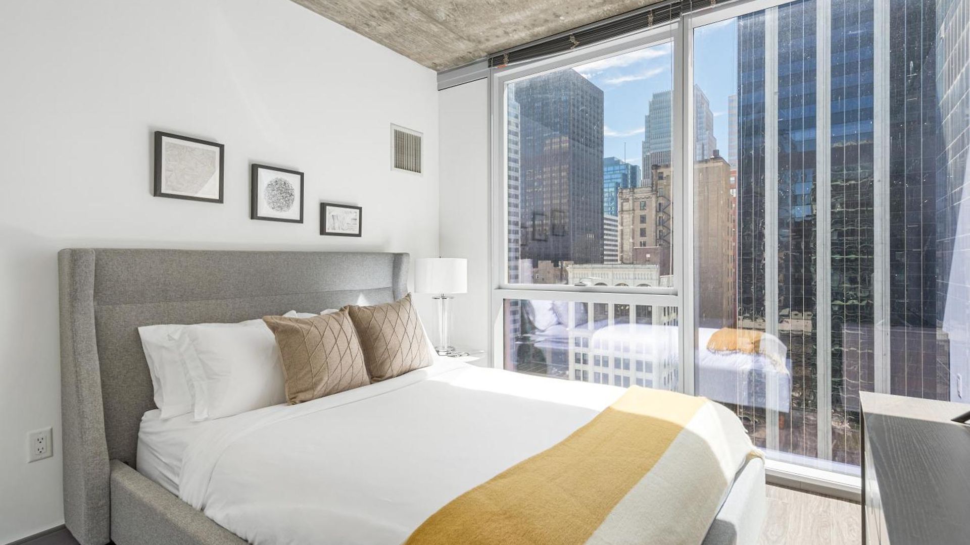 Linea Luxury Living With Indoor Pool And Rooftop Views In The Loop Chicago
